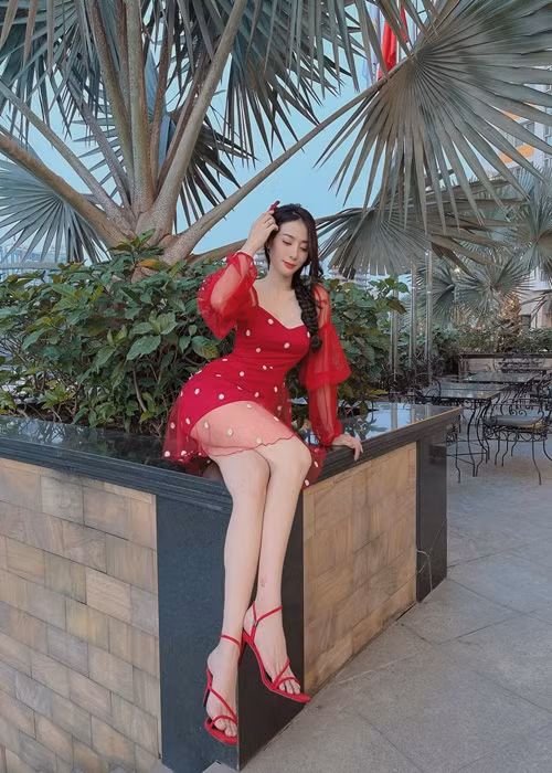 Tháng 9/2018, nữ diễn viên tổ chức hôn lễ với một kỹ sư người Thái Lan tên Nat Chan.