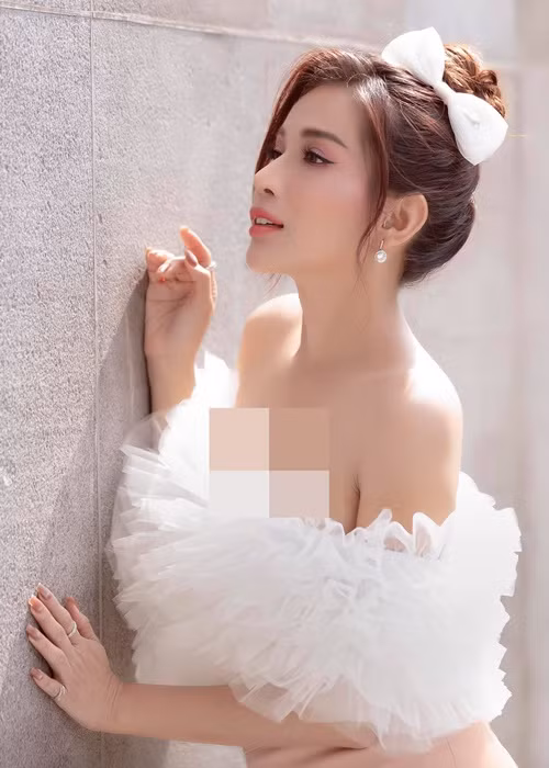 Để có được thành công như ngày hôm nay, Khả Như trải qua bao vất vả, khó khăn. Cô làm đủ nghề khi còn đi học trường Sân khấu. Có những lúc, cô làm việc suốt ngày, chỉ ngủ được 3-4 tiếng.