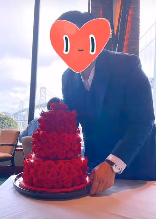 Chồng sắp cưới của Phạm Hương không lộ diện hoàn toàn.