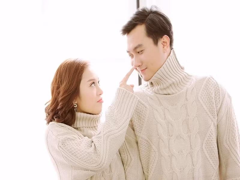 Hồng Anh sinh năm 1998, tham gia một vài series hài. Cô chủ động nói lời chia tay với Anh Tuấn vì hai người không còn chung suy nghĩ. Ảnh: Zing