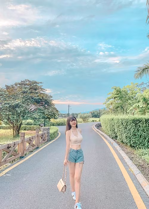 Tuy nhiên, Anh Tuấn luôn cố gắng vun đắp và cân bằng giữa tình cảm với công việc để cô không bị thiệt thòi. Ảnh: Vietnamnet