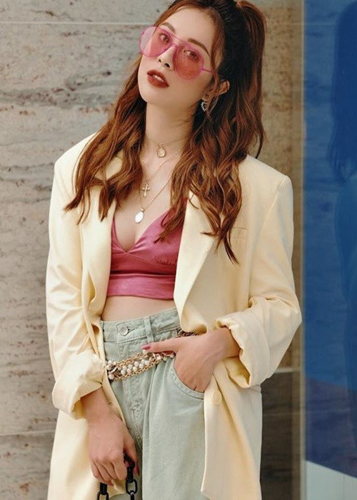 Trong khi Anh Tuấn tổ chức lễ ăn hỏi với Diễm Quỳnh, không có thông tin về chuyện tình cảm hiện tại của Hồng Anh. Ảnh: Zing