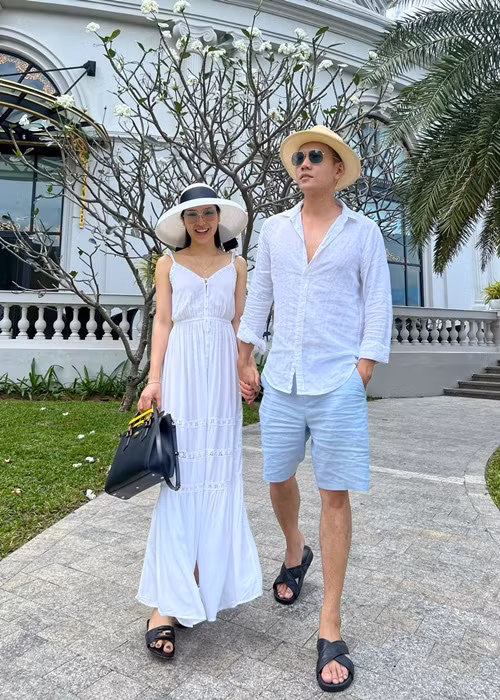 Trên mạng xã hội, cặp đôi "chị em" thường xuyên dành cho nhau những lời ngọt ngào, đăng tải ảnh tình tứ bên nhau.