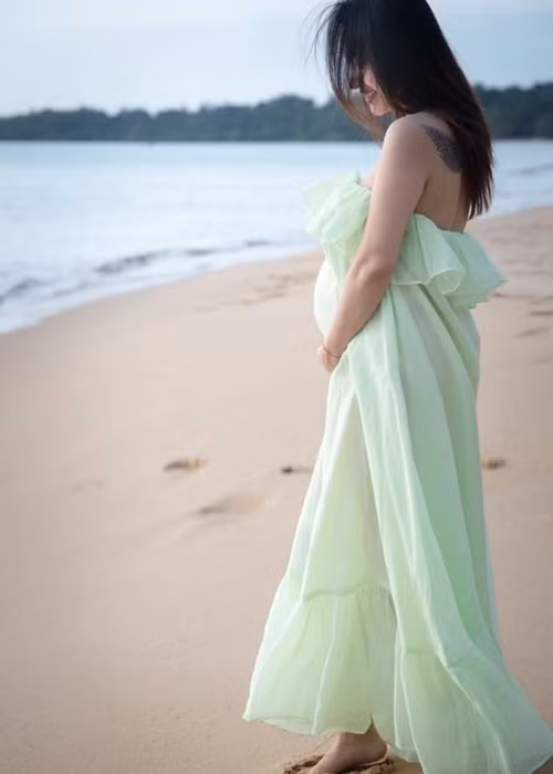 Là người có gu thời trang tinh tế, Vân Hugo khéo lựa chọn trang phục vừa đẹp mắt mà vẫn đảm bảo sự thoải mái.