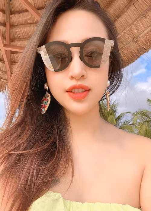 Vân Hugo được xem là bà bầu xinh đẹp, gợi cảm nhất showbiz Việt hiện giờ.