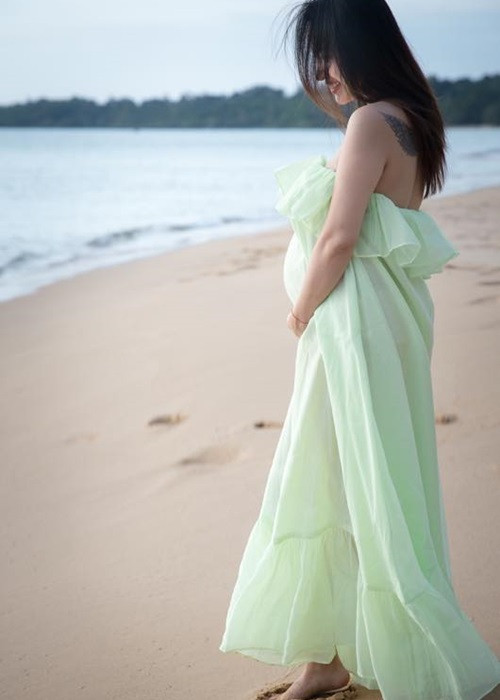 Là người có gu thời trang tinh tế, Vân Hugo khéo lựa chọn trang phục vừa đẹp mắt mà vẫn đảm bảo sự thoải mái.