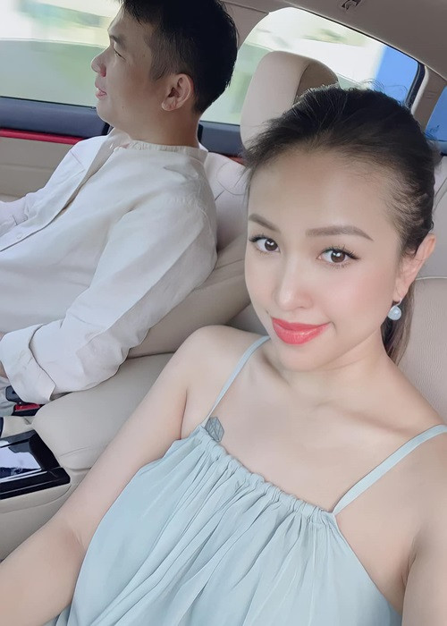 Vân Hugo và chồng sắp cưới từng dự định tổ chức hôn lễ trong năm 2020 nhưng phải trì hoãn vì tình hình dịch bệnh.