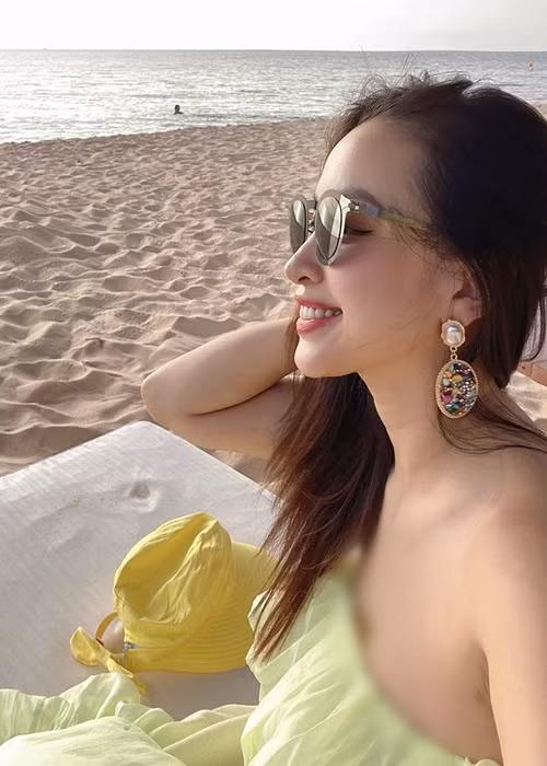 MC Vân Hugo đang mang bầu lần 2. Hiện tại, người đẹp tăng 6 kg.