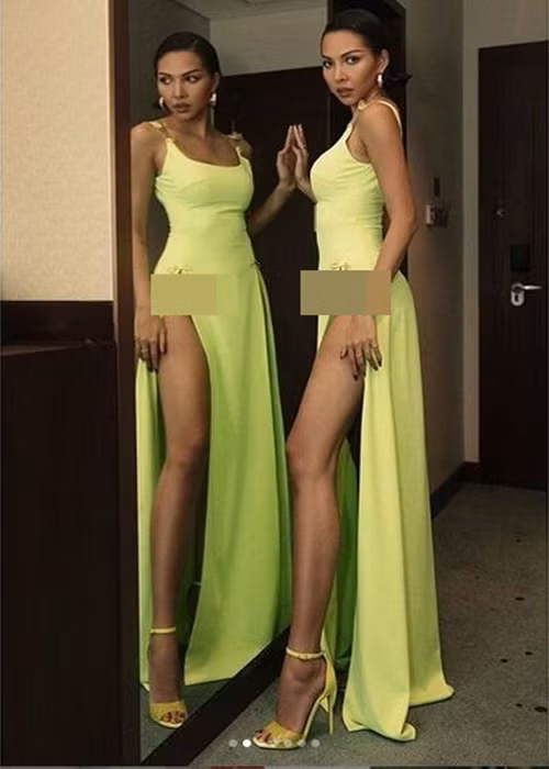 Người đối diện khó rời mắt khỏi Minh Triệu khi cô diện váy xẻ cao vút. Ảnh: Vietnamnet