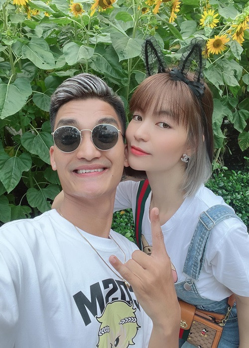 Tháng 12/2020, bà xã của Mạc Văn Khoa lâm bồn trước ngày dự sinh khoảng 1 tháng. Chứng kiến vợ sinh con vất vả, Mạc Văn Khoa nhiều lần bật khóc. Ảnh: FBNV