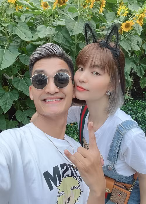 Tháng 12/2020, bà xã của Mạc Văn Khoa lâm bồn trước ngày dự sinh khoảng 1 tháng. Chứng kiến vợ sinh con vất vả, Mạc Văn Khoa nhiều lần bật khóc. Ảnh: FBNV