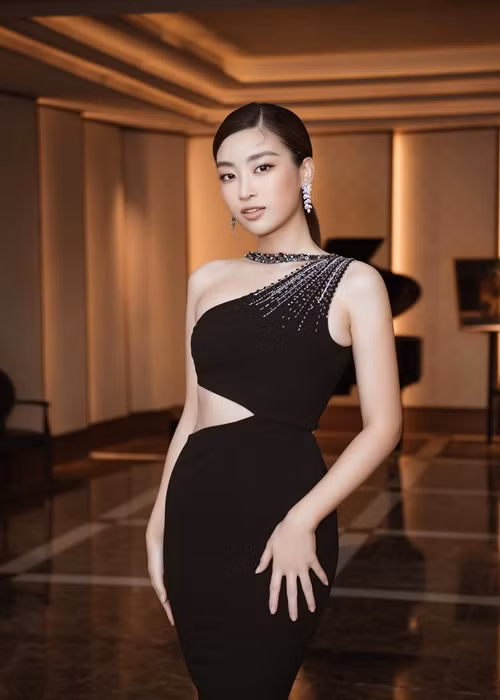 Năm 2020, Mỹ Linh từng trả lời một số câu hỏi của khán giả về tình sử. Cô tiết lộ, "yêu ai cũng yêu đậm sâu", “thích đến mấy cũng im”. Mỹ Linh cũng thừa nhận cô từng bị bạn trai “đá”. Ảnh: FBNV