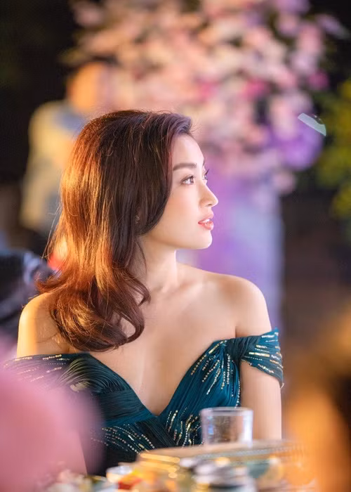 Mỹ Linh cho rằng việc kết hôn không thể nằm trong kế hoạch được và còn tùy thuộc vào duyên số cũng như may mắn nên cô để mọi chuyện diễn ra một cách tự nhiên nhất. Mỹ Linh tâm sự, có thể, khi gặp một người đàn ông tốt, cô sẽ nghĩ tới chuyện kết hôn. Ảnh: FBNV