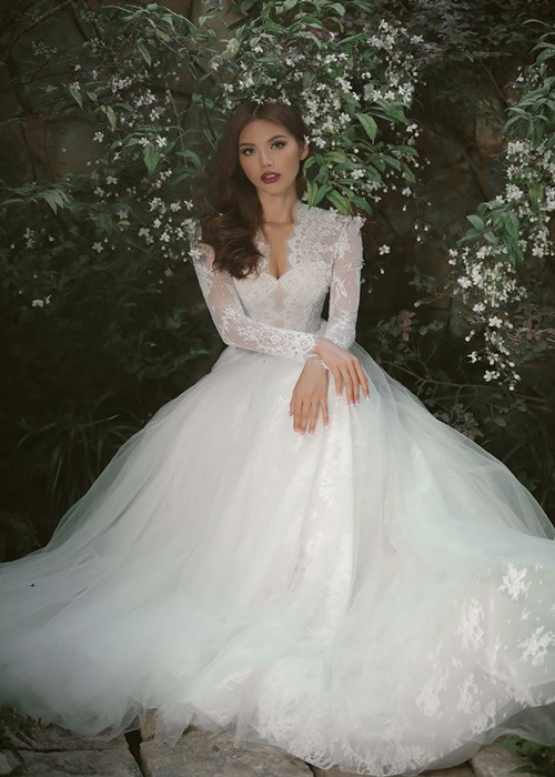 NTK Chung Thanh Phong từng lựa chọn Minh Tú cho một bộ sưu tập váy cưới. Ảnh: Dân Việt