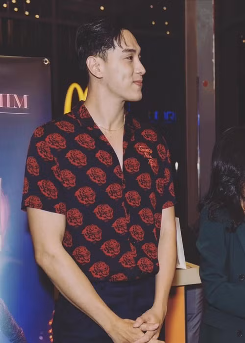 "Tôi ý thức rõ phải trau dồi năng lực mỗi ngày và đang đầu tư vào ngoại ngữ", anh nói. Ảnh: FBNV