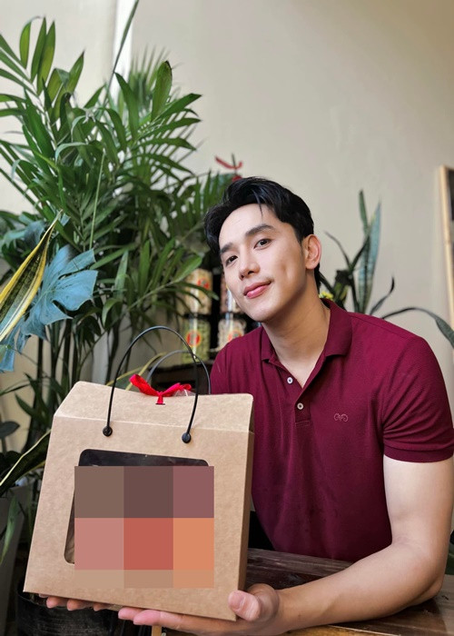 Thuận Nguyễn từng khẳng định điều anh muốn PR là năng lực diễn xuất chứ không phải một hình ảnh xuống sắc. Ảnh: FBNV