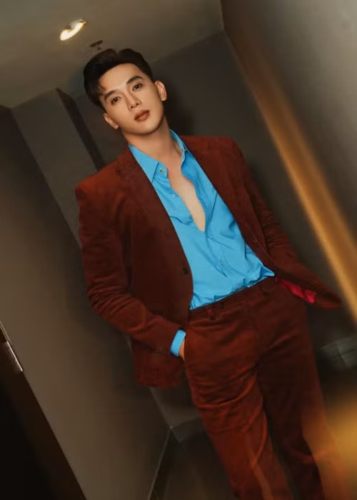 Mới đây, trên Vietnamnet, Thuận Nguyễn bày tỏ, anh muốn chinh phục khán giả Việt Nam và vươn ra quốc tế. Ảnh: FBNV