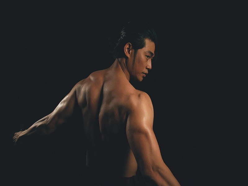 Body 6 múi của Lợi Trần đốn tim nhiều khán giả nữ. Ảnh: FBNV