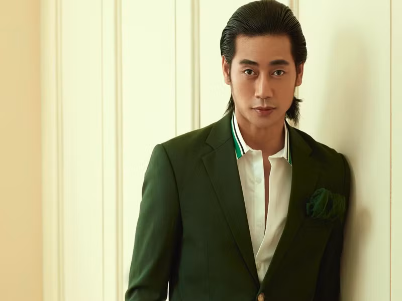 Lợi Trần chia sẻ, anh khá đắt show đầu năm 2022 khi liên tục được mời đóng phim, làm gương mặt đại diện thương hiệu, tự mở công ty riêng. Ảnh: FBNV