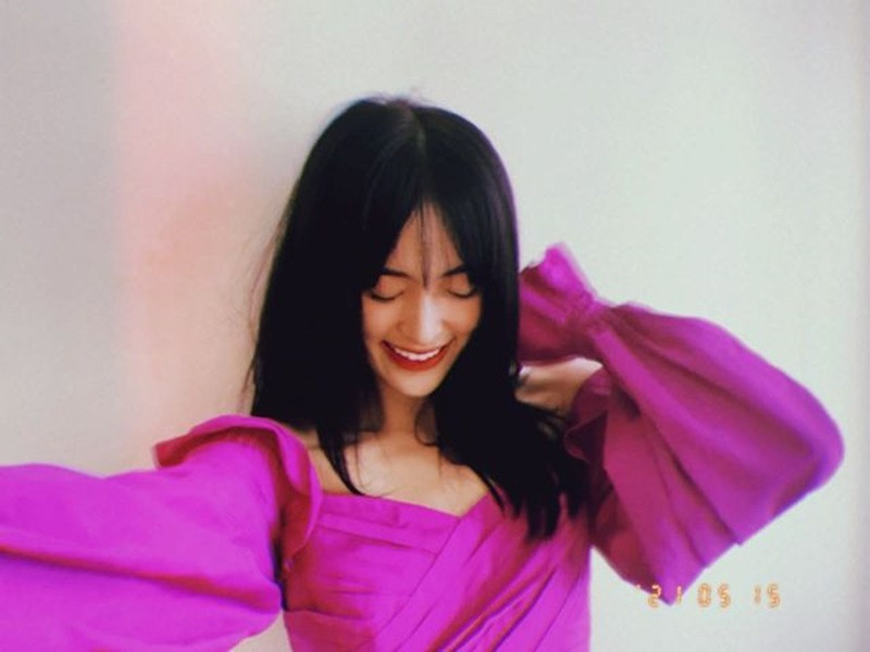 Chân dài 9x ngày càng trẻ trung, xinh đẹp.