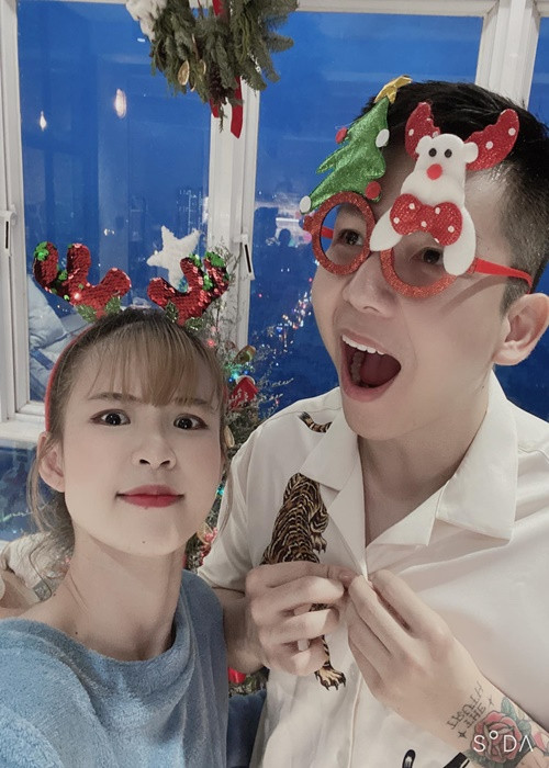 Kelvin Khánh từng chia sẻ, anh rất vui khi được phụ giúp cho vợ.