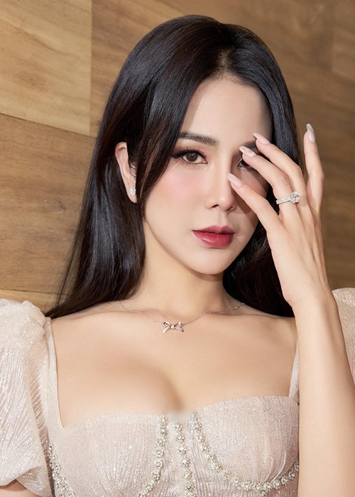 Tháng 1/2022, Diệp Lâm Anh thừa nhận đã ly thân thiếu gia Đức Phạm. Trong 2 năm qua, vợ chồng nữ người mẫu chiến tranh lạnh. Theo Diệp Lâm Anh, Đức Phạm lạnh nhạt trong khi cô cố gắng cứu vãn hôn nhân. Diệp Lâm Anh còn tố chồng có người khác.