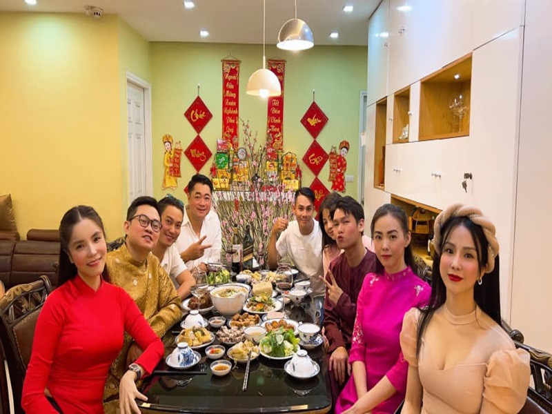 Thời gian qua, Diệp Lâm Anh thường xuyên gặp gỡ bạn bè.