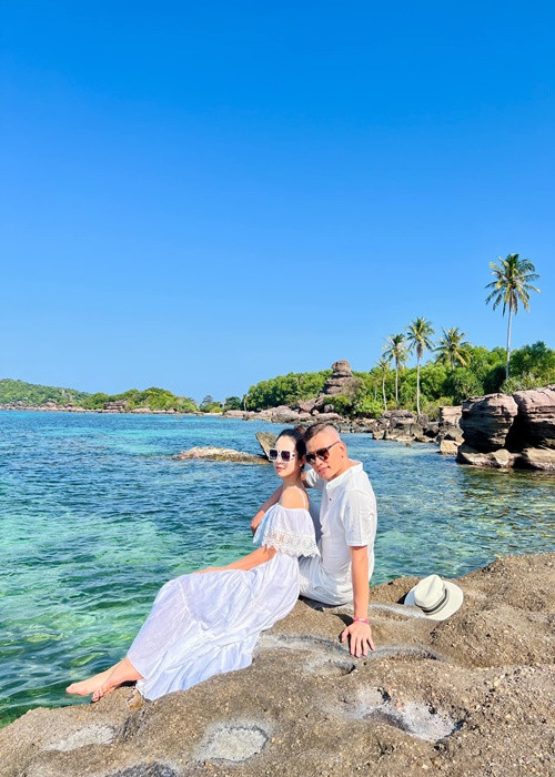 Vợ chồng Jennifer Phạm giữ lửa hôn nhân bằng những nụ hôn chào buổi sáng, hôn trước khi ra khỏi nhà hoặc lúc trở về, hẹn hò ăn tối, xem phim, đi du lịch, tập golf.