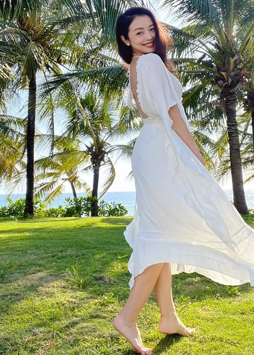 Bà mẹ 4 con khoe vẻ rạng rỡ trong những tháng ngày ở Phú Quốc.