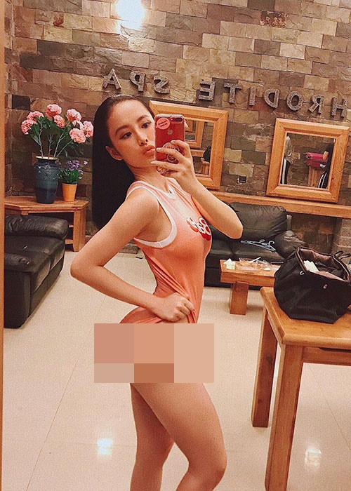 Angela Phương Trinh từng nhiều lần đăng tải khoảnh khắc phô diễn vòng 3 săn chắc, nở nang.