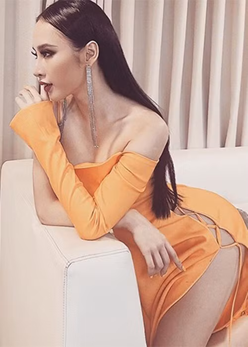 "Bà mẹ nhí" sở hữu vòng eo con kiến, vòng ba bốc lửa, vòng một căng tràn.