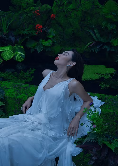 Thủy Tiên tiếp tục chuyến bay đến Thái Lan vào đầu tháng 4 để tiếp tục đồng hành cùng Hoa hậu Hòa bình Thái Lan.