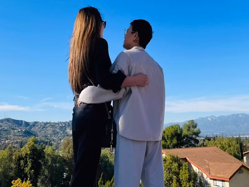 ...Đừng nói những lời cay nghiệt khi bạn vẫn còn cả cuộc đời phía trước. Đừng nói những điều to lớn khi bạn dành cả thanh xuân để xăm soi chuyện người. Đừng hoá thần thánh bản thân khi bản thân chưa luyện xong kiếp người. Cuối cùng đừng vì bất hạnh của bản thân mà đi dè biểu hạnh phúc của người khác. Bởi vì, mọi vấn đề đều có nguyên do của nó. Đừng đợi đến khi người ta chết mới nói lời chia buồn, hãy chúc phúc khi người ta vui, mọi mối lương duyên trên đời đều đã được vũ trụ an bài", Thanh Hà chia sẻ. Ảnh: FBNV