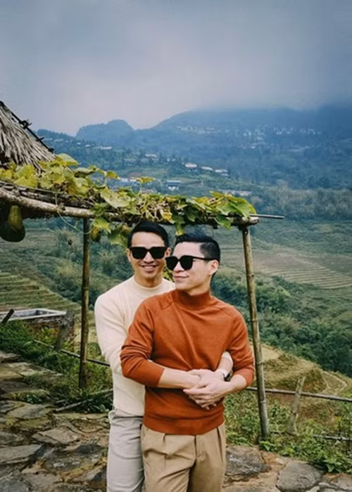 Tháng 1/2015, Adrian Anh Tuấn - Sơn Đoàn tổ chức hôn lễ ở Nha Trang. Cuối năm 2015, cặp đôi đăng ký kết hôn ở Mỹ. Ảnh: FBNV