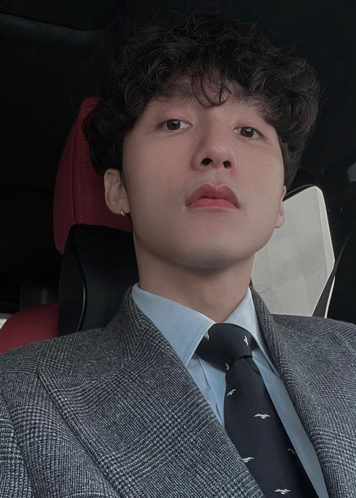 Ở tuổi 28, nam ca sĩ giàu "kếch xù”, có công danh sự nghiệp khiến nhiều người ngưỡng mộ.