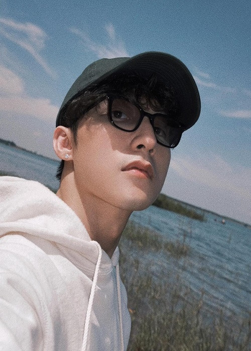 Sơn Tùng M-TP khoe vẻ điển trai, ngó lơ mọi ồn ào Son Tung M-TP khoe ve dien trai, ngo lo moi on ao