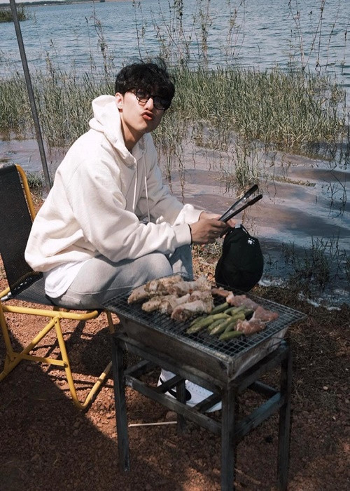 Nam ca sĩ dường như không bận tâm đến những tin đồn đời tư.