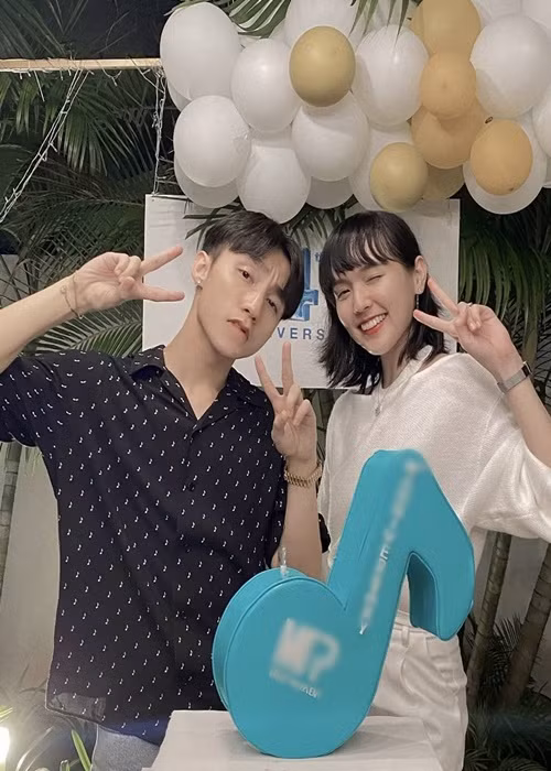 Nhiều người cho rằng mối quan hệ giữa Hải Tú và Sơn Tùng M-TP không chỉ dừng lại ở mức "ông bầu" - "gà cưng".