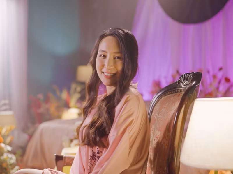 Thảo Bebe khoe nhan sắc mặn mà trong MV của chồng.