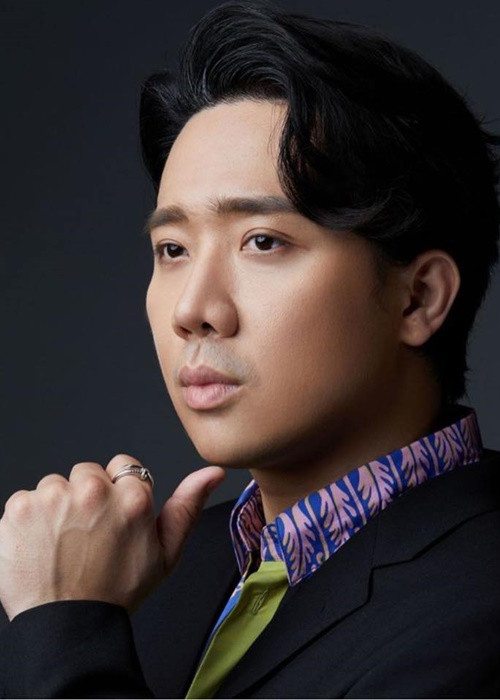 Trên trang cá nhân, MC Trấn Thành chia sẻ thêm: “Luật sư cũng như quản lý của em sẽ theo dõi và tổng kết mức độ thiệt hại. Nếu quá nặng, em buộc phải khởi kiện những nhân vật này. Tiền thắng kiện, sau khi chi trả chi phí cho luật sư, em sẽ không lấy một đồng mà sẽ đem đi làm từ thiện hết”. Ảnh: FBNV