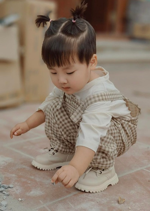 Con trai của Hòa Minzy được xem là bản sao hoàn hảo của doanh nhân Minh Hải.