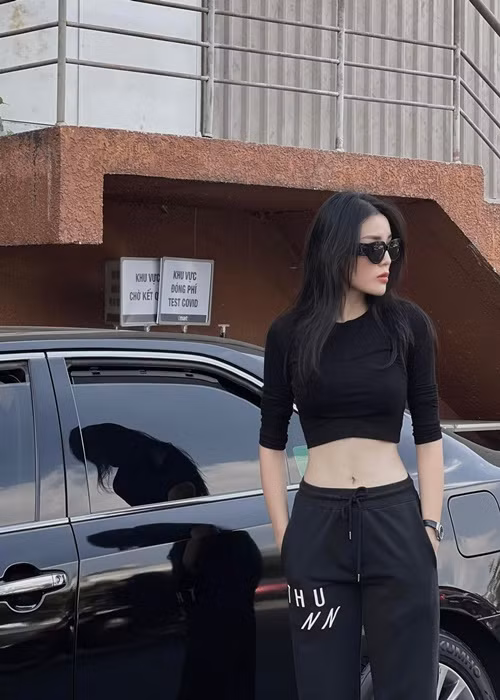 Chân dài tự hào với hình thể hiện tại. Ảnh: FBNV