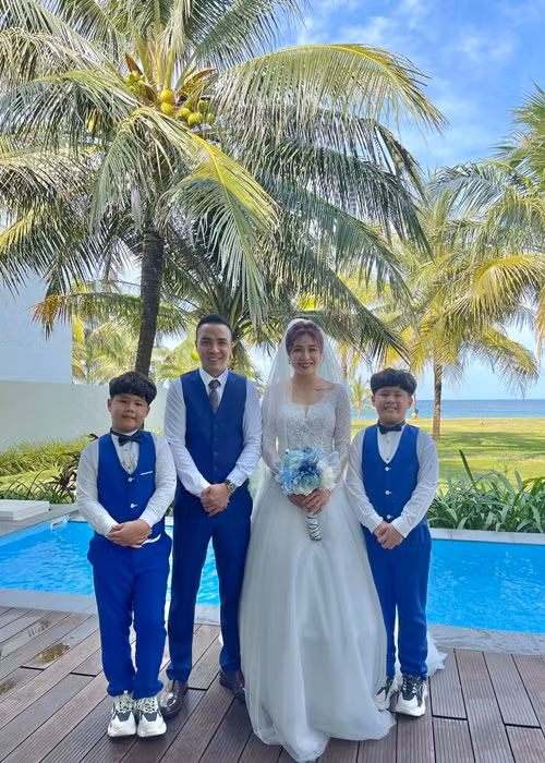 Hoàng Linh không giấu được niềm hạnh phúc khi có cuộc hôn nhân thứ hai viên mãn.