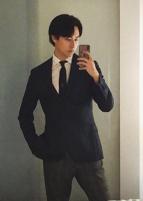 Về cuộc sống trong năm 2019, nam diễn viên phim “Sắc đẹp ngàn cân” chia sẻ: “Tôi có một doanh nghiệp của riêng mình. Người yêu xinh đẹp, giỏi giang tôi cũng có. Đã vậy còn thêm phần trưởng thành, đàn ông và từng trải hơn". Ảnh: Instagram