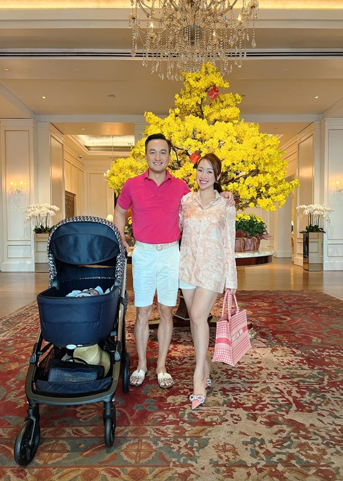 Chi Bảo và Lý Thùy Chang đăng ký kết hôn năm 2021. Cặp đôi chưa tổ chức đám cưới vì tình hình dịch COVID-19.