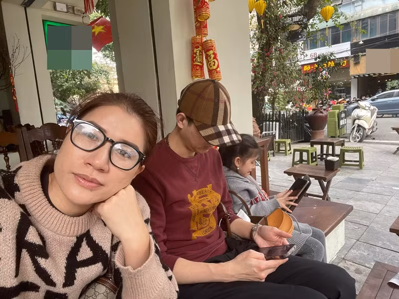 Sống xa cách, vợ chồng Trang Trần vẫn thường xuyên liên lạc qua Facetime. Thỉnh thoảng Louis về Việt Nam đưa vợ con đi du lịch.