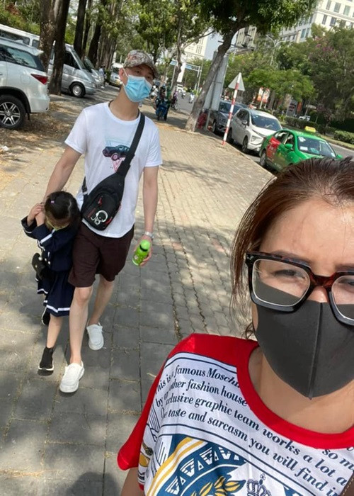 Louis nhiều lần mong muốn hai mẹ con Trang Trần sang Mỹ định cư để gia đình đoàn tụ. Tuy nhiên, Trang Trần muốn ở Việt Nam để kiếm tiền.