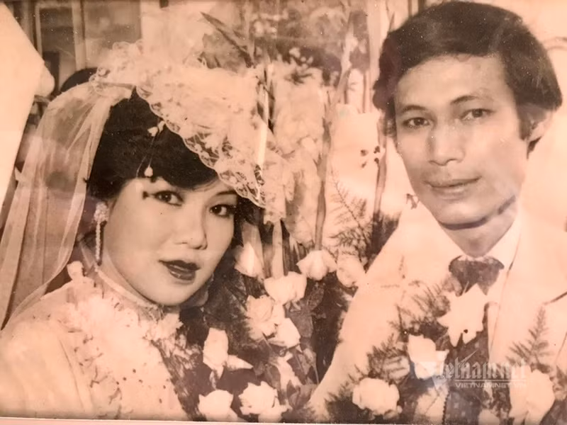 Theo Vietnamnet, bà xã của nghệ sĩ Tiến Hợi chuyên hóa trang cho các diễn viên đóng vai Bác Hồ, đặc biệt là nghệ sĩ Tiến Hợi. Ảnh: Vietnamnet