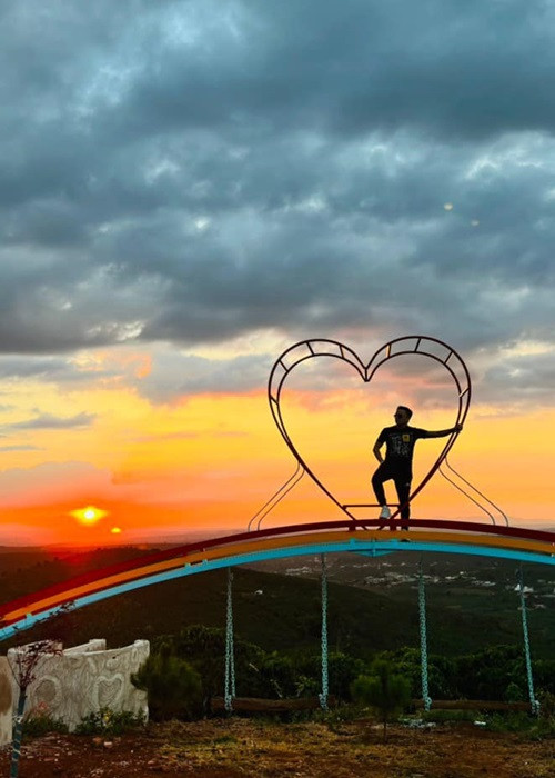 Hậu lùm xùm tình ái, Cao Thái Sơn gây chú ý vì tự nhận đẹp trai, may mắn.