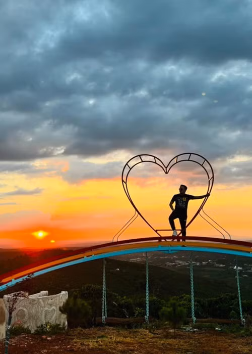 Hậu lùm xùm tình ái, Cao Thái Sơn gây chú ý vì tự nhận đẹp trai, may mắn.